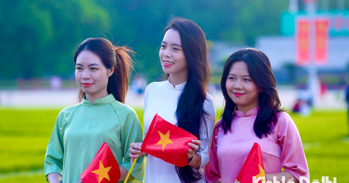 Người dân nô nức tới Quảng trường Ba Đình chụp ảnh trong ngày 2/9